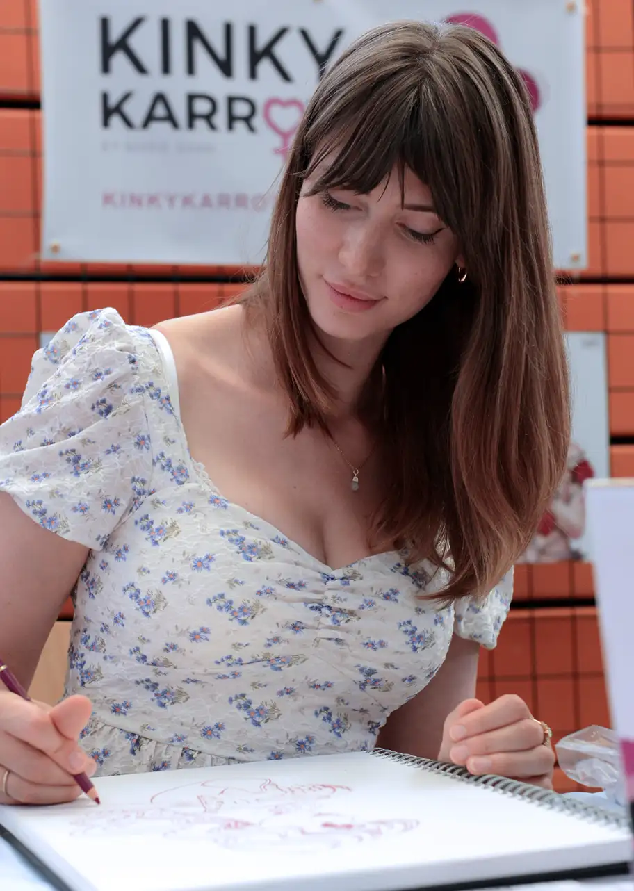 Kinky Karrot Artist Marie Sann drawing Original Comic Art at a convention